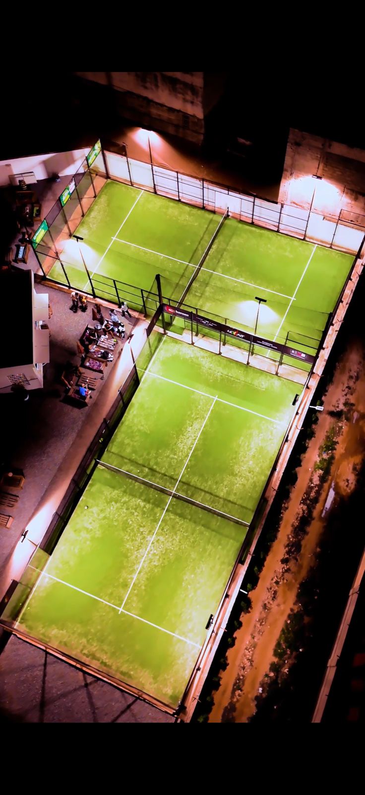 Vue aérienne de nuit Padel Family Club